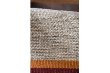 和製ヴィンテージ　ナラ材　カラフルなストライプ柄ファブリックのイージーチェア2脚セット　(R-085337)