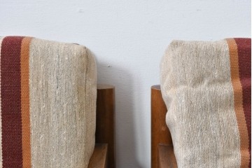 和製ヴィンテージ　ナラ材　カラフルなストライプ柄ファブリックのイージーチェア2脚セット　(R-085337)