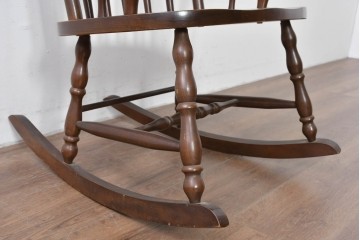 和製ヴィンテージ　飛騨高山　柏木工(KASHIWA)　端正な挽物脚が目を引くロッキングチェア　(R-085338)