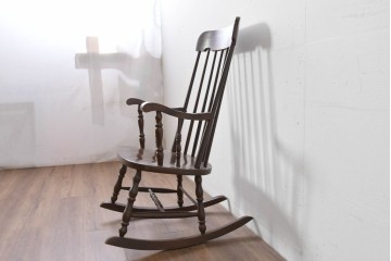 和製ヴィンテージ　飛騨高山　柏木工(KASHIWA)　端正な挽物脚が目を引くロッキングチェア　(R-085338)