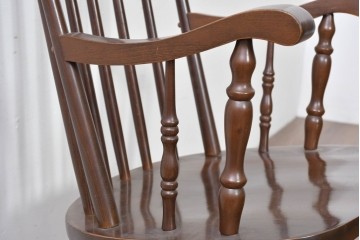 和製ヴィンテージ　飛騨高山　柏木工(KASHIWA)　端正な挽物脚が目を引くロッキングチェア　(R-085338)