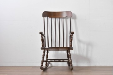 和製ヴィンテージ　飛騨高山　柏木工(KASHIWA)　端正な挽物脚が目を引くロッキングチェア　(R-085338)