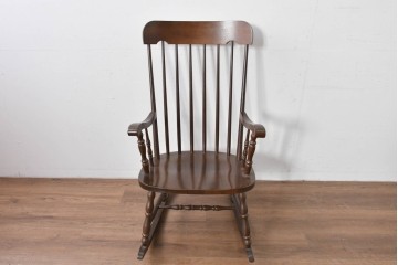 和製ヴィンテージ　飛騨高山　柏木工(KASHIWA)　端正な挽物脚が目を引くロッキングチェア　(R-085338)