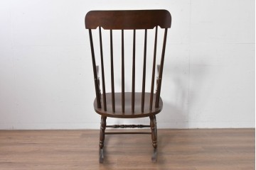 和製ヴィンテージ　飛騨高山　柏木工(KASHIWA)　端正な挽物脚が目を引くロッキングチェア　(R-085338)