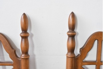 和製ヴィンテージ　オールドコスガ(KOSUGA)　背もたれ装飾が優美なダイニングチェア2脚セット　(R-085339)