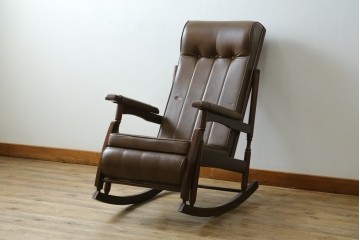 和製ヴィンテージ　東洋ファニチャー(TOYO FURNITURE)　ビニールレザー　折り畳み式フットレストが付いたロッキングチェア　(R-085340)