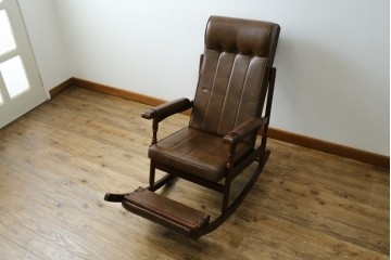 和製ヴィンテージ　東洋ファニチャー(TOYO FURNITURE)　ビニールレザー　折り畳み式フットレストが付いたロッキングチェア　(R-085340)
