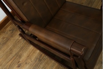 和製ヴィンテージ　東洋ファニチャー(TOYO FURNITURE)　ビニールレザー　折り畳み式フットレストが付いたロッキングチェア　(R-085340)