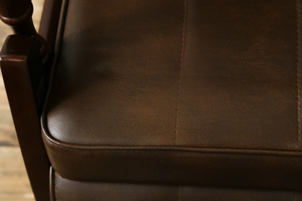和製ヴィンテージ　東洋ファニチャー(TOYO FURNITURE)　ビニールレザー　折り畳み式フットレストが付いたロッキングチェア　(R-085340)