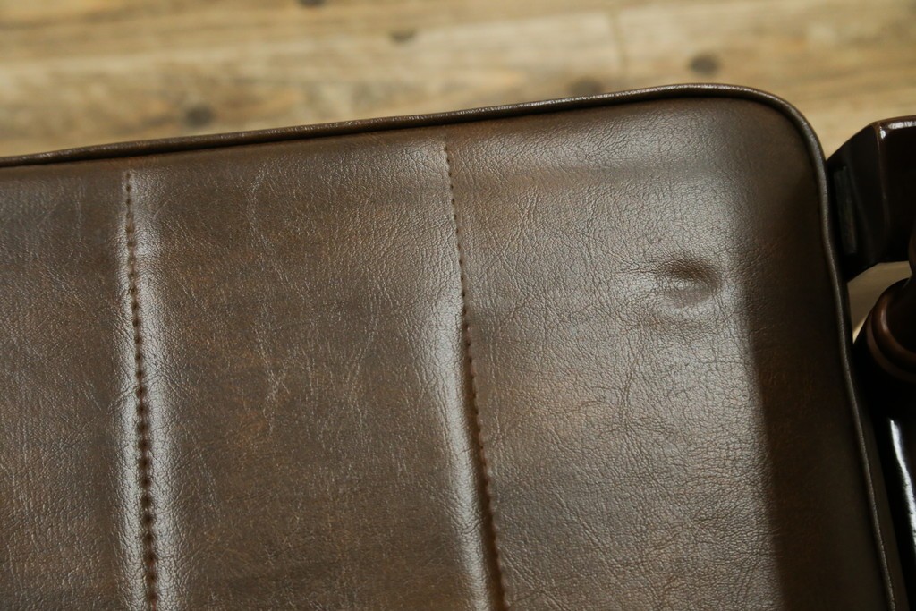 和製ヴィンテージ　東洋ファニチャー(TOYO FURNITURE)　ビニールレザー　折り畳み式フットレストが付いたロッキングチェア　(R-085340)
