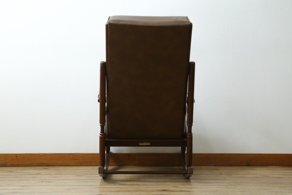 和製ヴィンテージ　東洋ファニチャー(TOYO FURNITURE)　ビニールレザー　折り畳み式フットレストが付いたロッキングチェア　(R-085340)