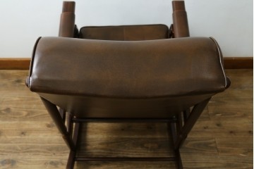 和製ヴィンテージ　東洋ファニチャー(TOYO FURNITURE)　ビニールレザー　折り畳み式フットレストが付いたロッキングチェア　(R-085340)