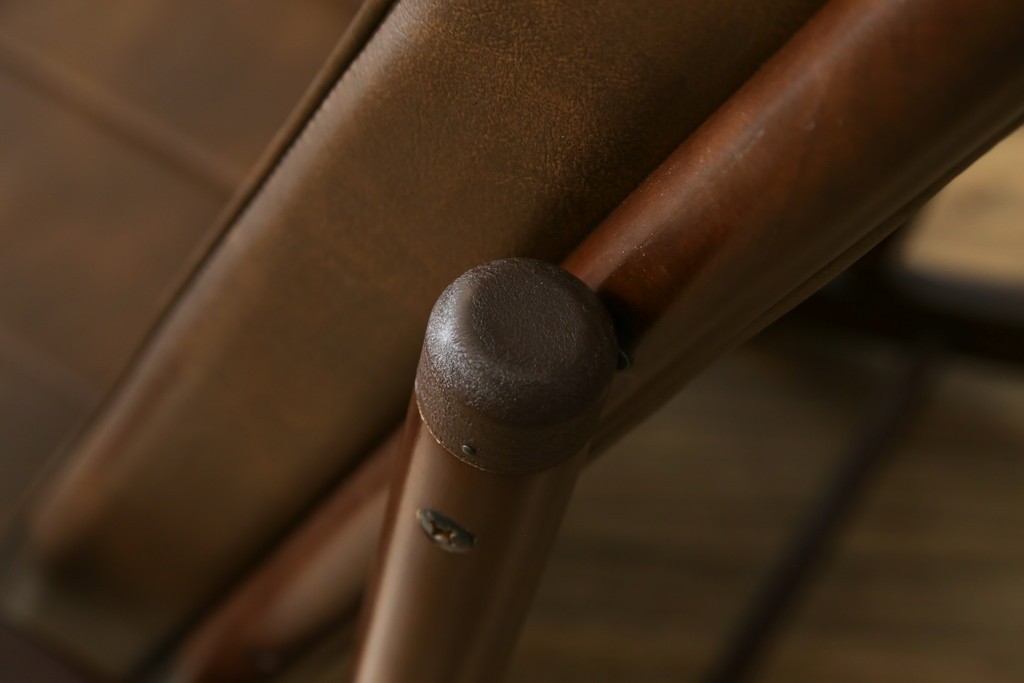 和製ヴィンテージ　東洋ファニチャー(TOYO FURNITURE)　ビニールレザー　折り畳み式フットレストが付いたロッキングチェア　(R-085340)