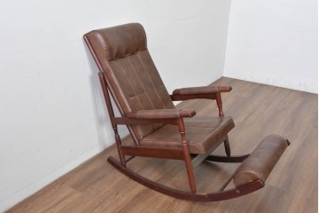 和製ヴィンテージ　東洋ファニチャー(TOYO FURNITURE)　ビニールレザー　折り畳み式フットレストが付いたロッキングチェア　(R-085340)