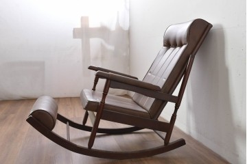 和製ヴィンテージ　東洋ファニチャー(TOYO FURNITURE)　ビニールレザー　折り畳み式フットレストが付いたロッキングチェア　(R-085340)