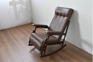 和製ヴィンテージ　東洋ファニチャー(TOYO FURNITURE)　ビニールレザー　折り畳み式フットレストが付いたロッキングチェア　(R-085340)