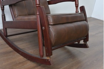 和製ヴィンテージ　東洋ファニチャー(TOYO FURNITURE)　ビニールレザー　折り畳み式フットレストが付いたロッキングチェア　(R-085340)