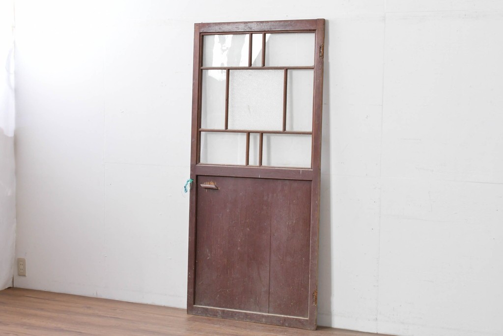 アンティーク建具　ペイント仕上げ限定　大正ロマンの趣を感じる桟入りガラスの扉1枚　(R-085341)