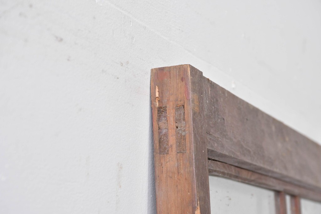 アンティーク建具　ペイント仕上げ限定　大正ロマンの趣を感じる桟入りガラスの扉1枚　(R-085341)