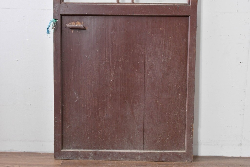 アンティーク建具　ペイント仕上げ限定　大正ロマンの趣を感じる桟入りガラスの扉1枚　(R-085341)