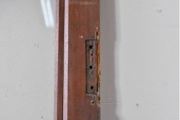 アンティーク建具　ペイント仕上げ限定　大正ロマンの趣を感じる桟入りガラスの扉1枚　(R-085341)