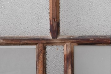 アンティーク建具　大正ロマン　味わい深い古い木味のガラス窓3枚セット　(R-085344)