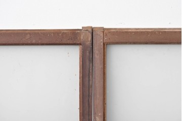 アンティーク建具　経年変化で味わいを増した木味が魅力のガラス窓2枚セット　(R-085345)