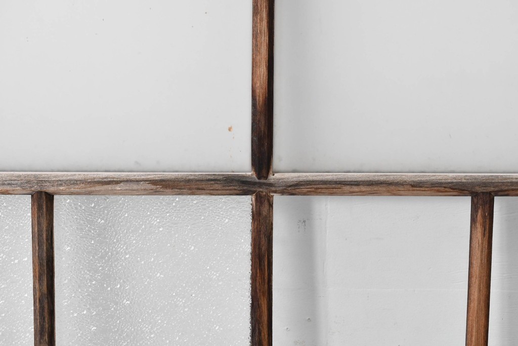 アンティーク建具　経年変化で味わいを増した木味が魅力のガラス窓2枚セット　(R-085345)