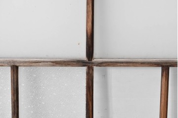 アンティーク建具　経年変化で味わいを増した木味が魅力のガラス窓2枚セット　(R-085345)