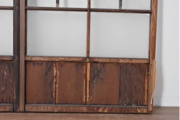 アンティーク建具　経年変化で味わいを増した木味が魅力のガラス窓2枚セット　(R-085345)