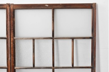 アンティーク建具　経年変化で味わいを増した木味が魅力のガラス窓2枚セット　(R-085345)