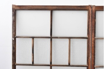 アンティーク建具　経年変化で味わいを増した木味が魅力のガラス窓2枚セット　(R-085345)