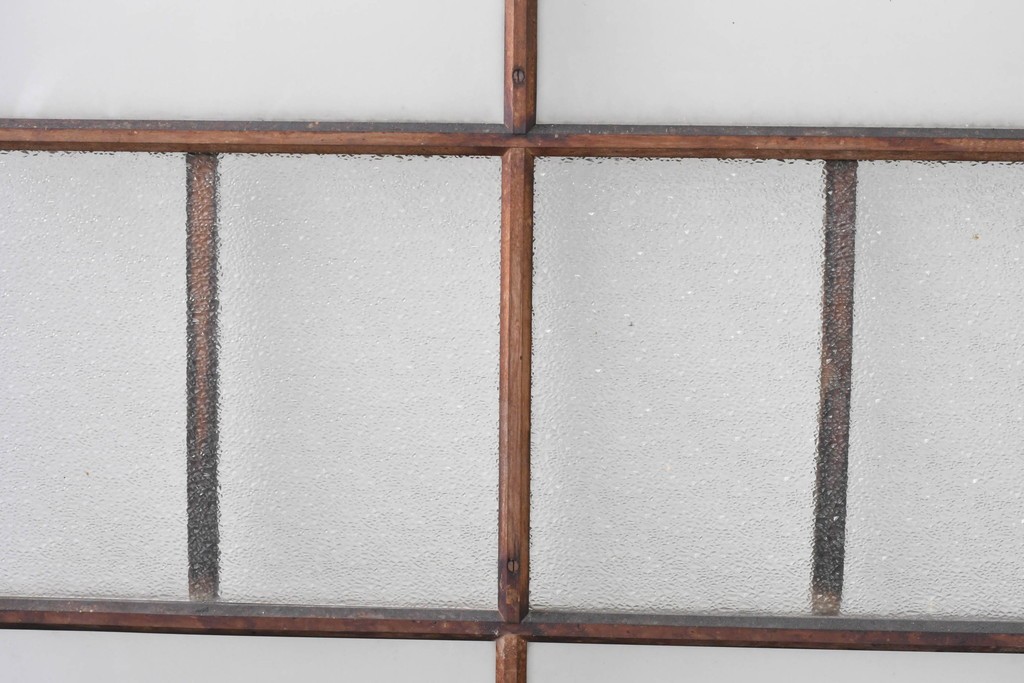 アンティーク建具　経年変化で味わいを増した木味が魅力のガラス窓2枚セット　(R-085345)