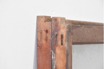 アンティーク建具　経年変化で味わいを増した木味が魅力のガラス窓2枚セット　(R-085345)