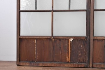 アンティーク建具　経年変化で味わいを増した木味が魅力のガラス窓2枚セット　(R-085345)