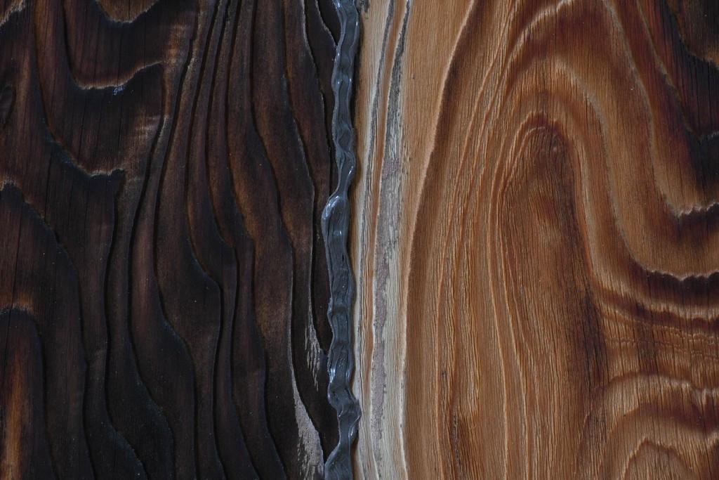 アンティーク建具　経年変化で味わいを増した木味が魅力のガラス窓2枚セット　(R-085345)