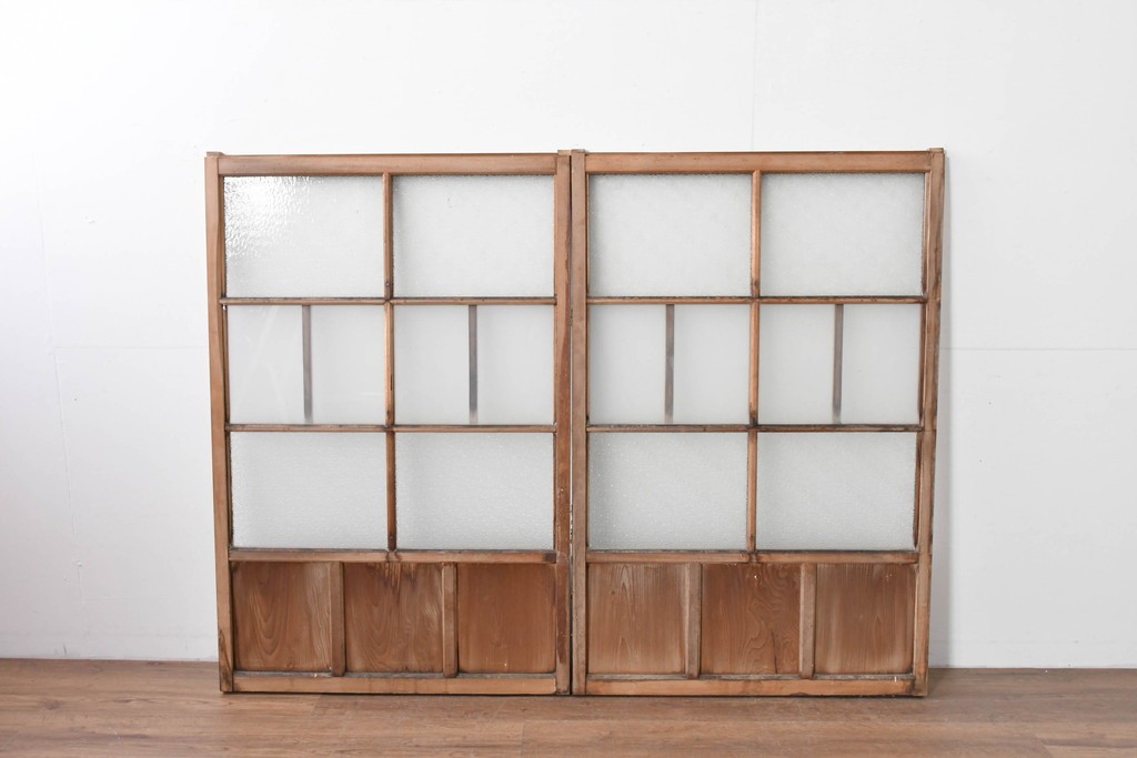 アンティーク建具　素朴な木味が魅力のガラス窓2枚セット　(R-085346)