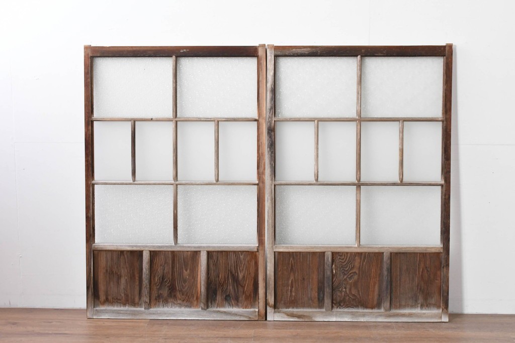 アンティーク建具　素朴な木味が魅力のガラス窓2枚セット　(R-085346)