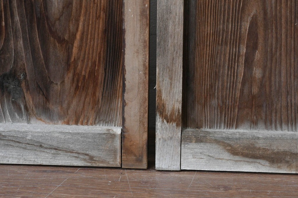 アンティーク建具　素朴な木味が魅力のガラス窓2枚セット　(R-085346)