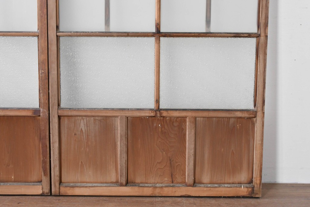 アンティーク建具　素朴な木味が魅力のガラス窓2枚セット　(R-085346)