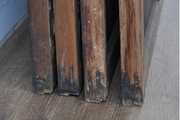 アンティーク建具　昭和初期　味わい深い木味のガラス窓4枚セット　(R-085347)