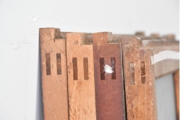 アンティーク建具　昭和初期　味わい深い木味のガラス窓4枚セット　(R-085347)