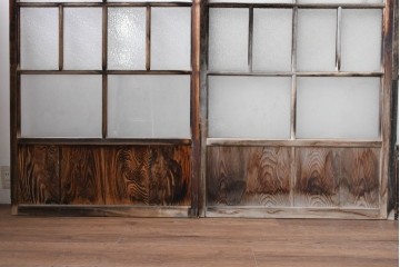 アンティーク建具　昭和初期　木味が風合い豊かなガラス窓4枚セット　(R-085348)