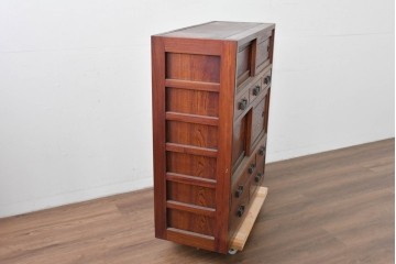 和製ヴィンテージ　美品　最高峰　松本民芸家具　通商産業大臣指定伝統工芸品　上質な作り込みの茶箪笥　定価約152万円相当　(R-085349)