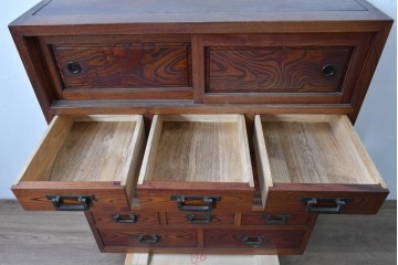 和製ヴィンテージ　美品　最高峰　松本民芸家具　通商産業大臣指定伝統工芸品　上質な作り込みの茶箪笥　定価約152万円相当　(R-085349)