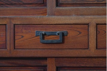 和製ヴィンテージ　美品　最高峰　松本民芸家具　通商産業大臣指定伝統工芸品　上質な作り込みの茶箪笥　定価約152万円相当　(R-085349)