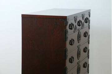 中古　超美品　岩谷堂箪笥　深みある色調と華やかな金具が引き立つ整理箪笥　(R-085351)