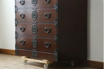 中古　超美品　岩谷堂箪笥　深みある色調と華やかな金具が引き立つ整理箪笥　(R-085351)