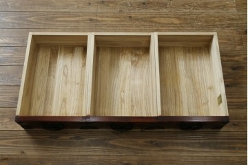 中古　超美品　岩谷堂箪笥　深みある色調と華やかな金具が引き立つ整理箪笥　(R-085351)