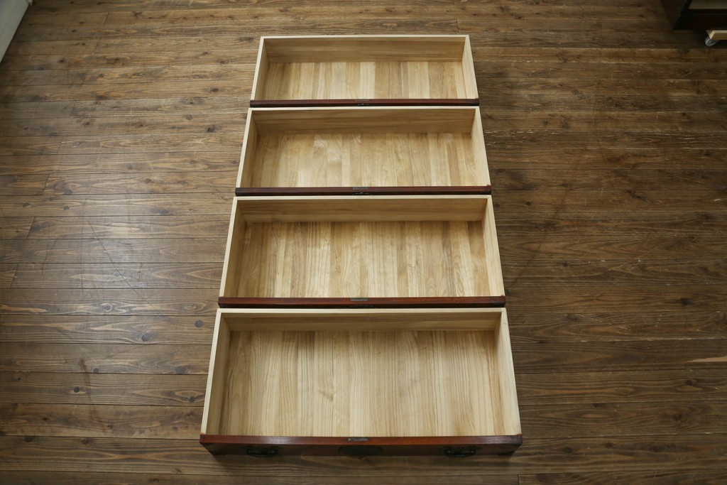 中古　超美品　岩谷堂箪笥　深みある色調と華やかな金具が引き立つ整理箪笥　(R-085351)